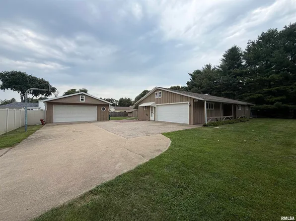 975 Johnston St, Galesburg, IL 61401