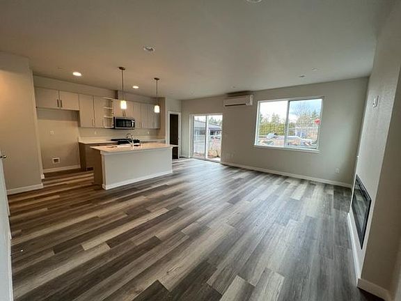 3rd image of 312 164th St SW #E5