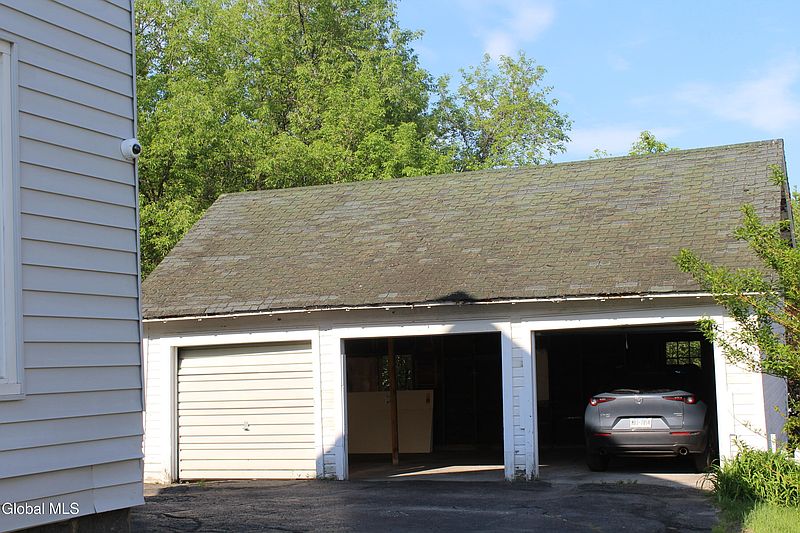 5th image of 133 Kingsboro Avenue
