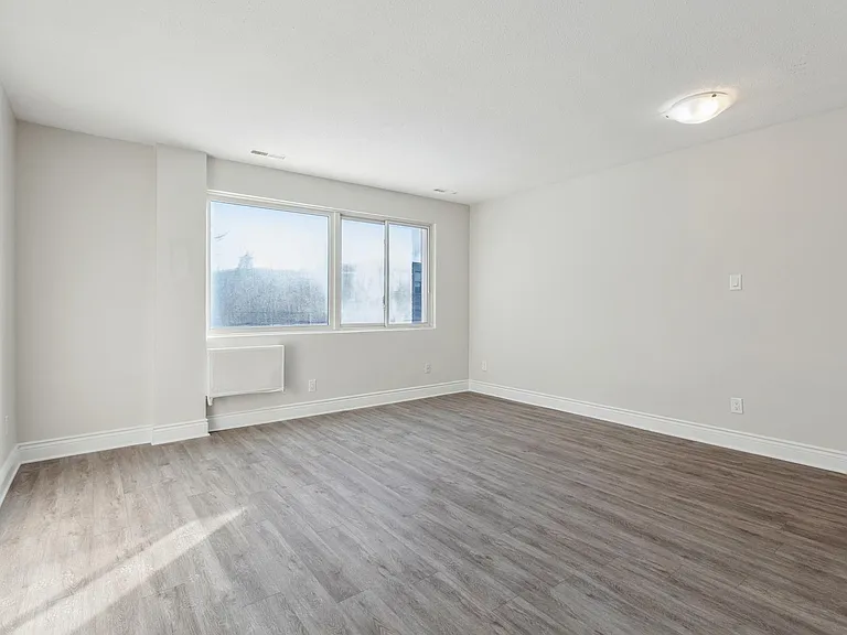 200 Bronson Ave — Photo 37