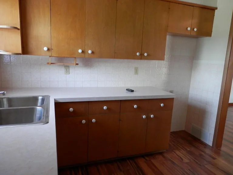 416 Zessin St — Photo 8