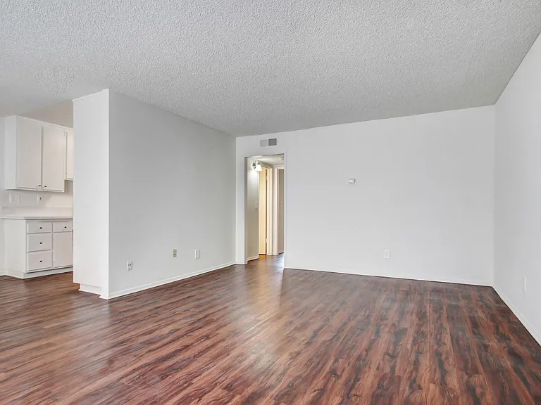 13157 Riverside Dr — Photo 66