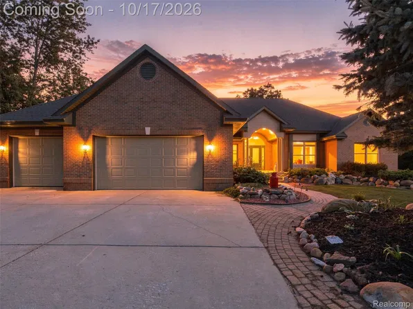 87 Oak View Dr, Lapeer, MI 48446