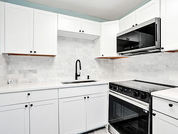 3rd image of 358 Oakridge T #358