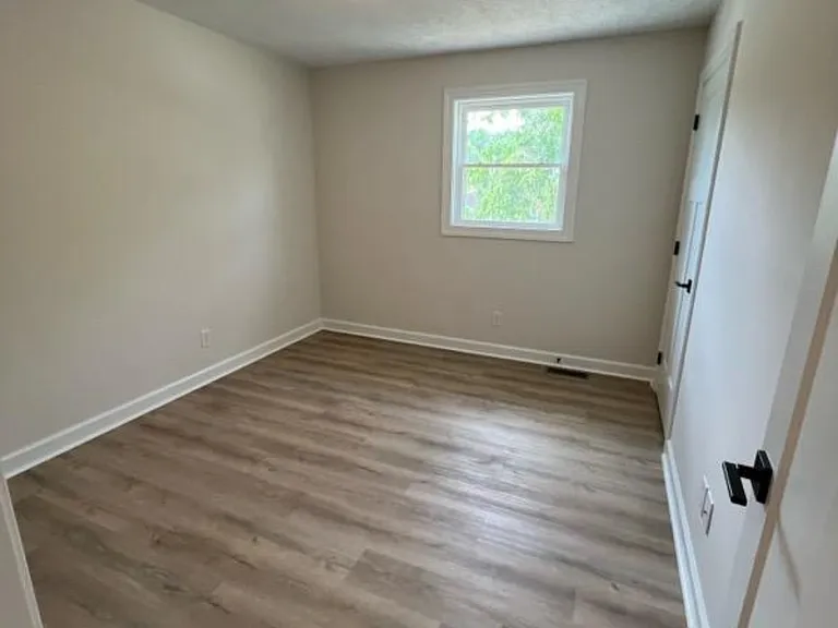 198 Milburn Dr — Photo 17