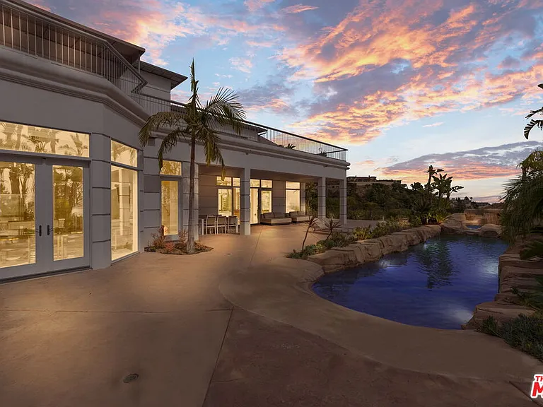 360 Trousdale Pl — Photo 18