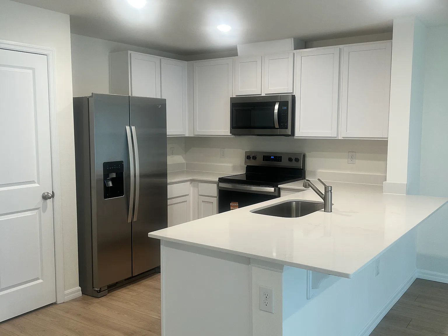 3 bed, 2.5 bath, 1463 sqft, $2,195 — Photo 2