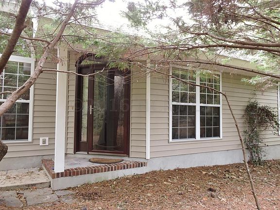 3rd image of 130 Hawthorne Dr