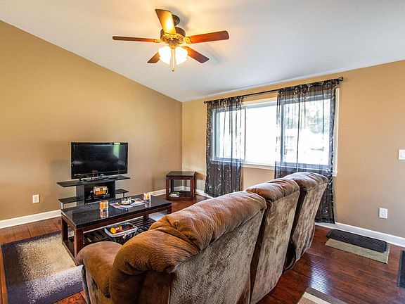 5th image of 3091 Thomas Ave