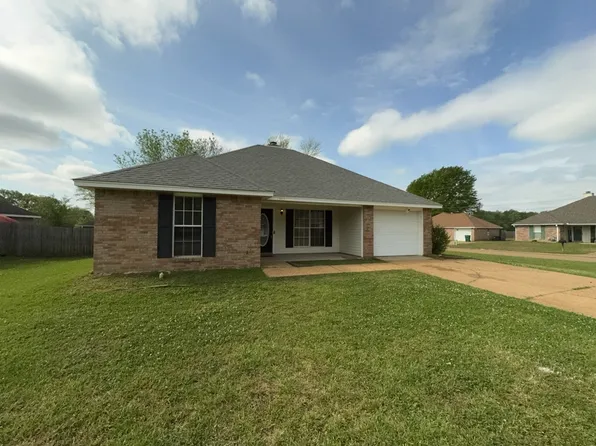 1905 Christine Dr, Jackson, MS 39272