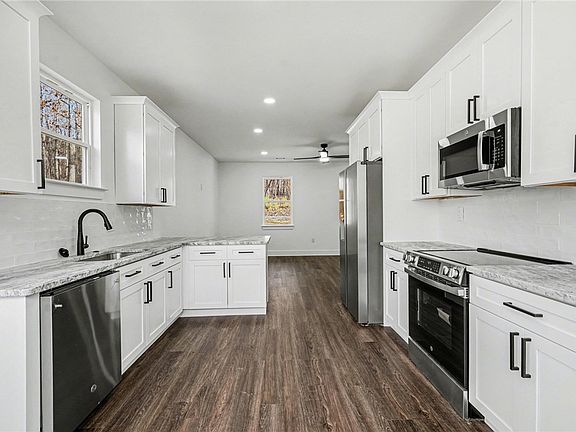 4th image of 152 Quail Hollow Cir