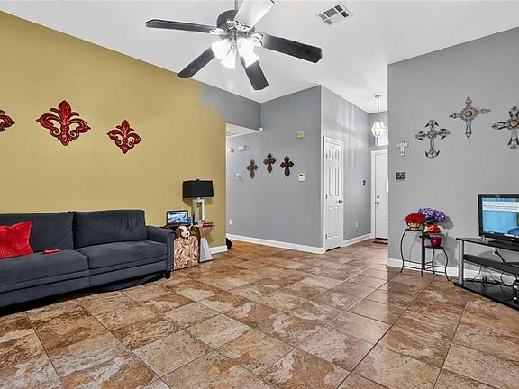 5th image of 2156 Greenwood Dr