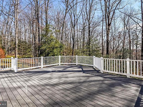 4th image of 2021 Penderbrooke Dr