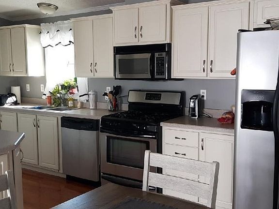 2nd image of 286 Newbury St Lot 5