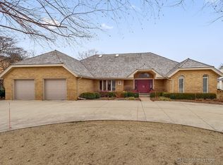 8 Hamilton Ln, Oak Brook, IL 60523