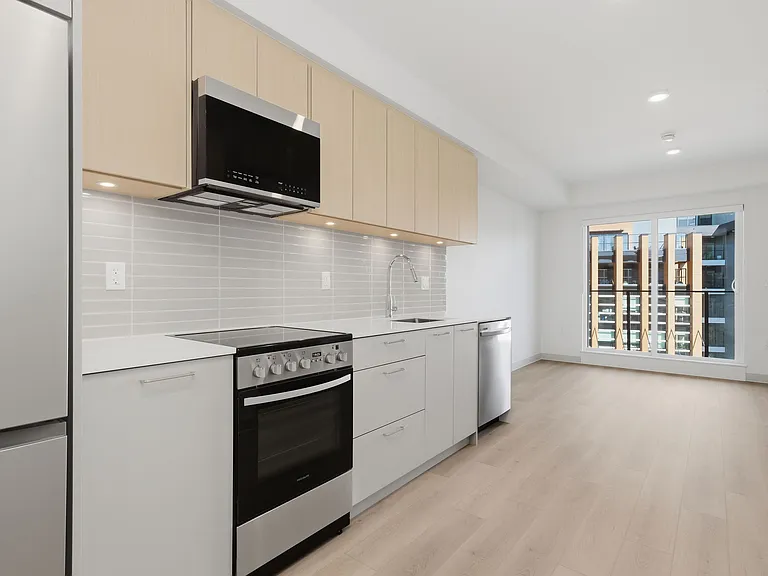 1529 Oxford St — Photo 45