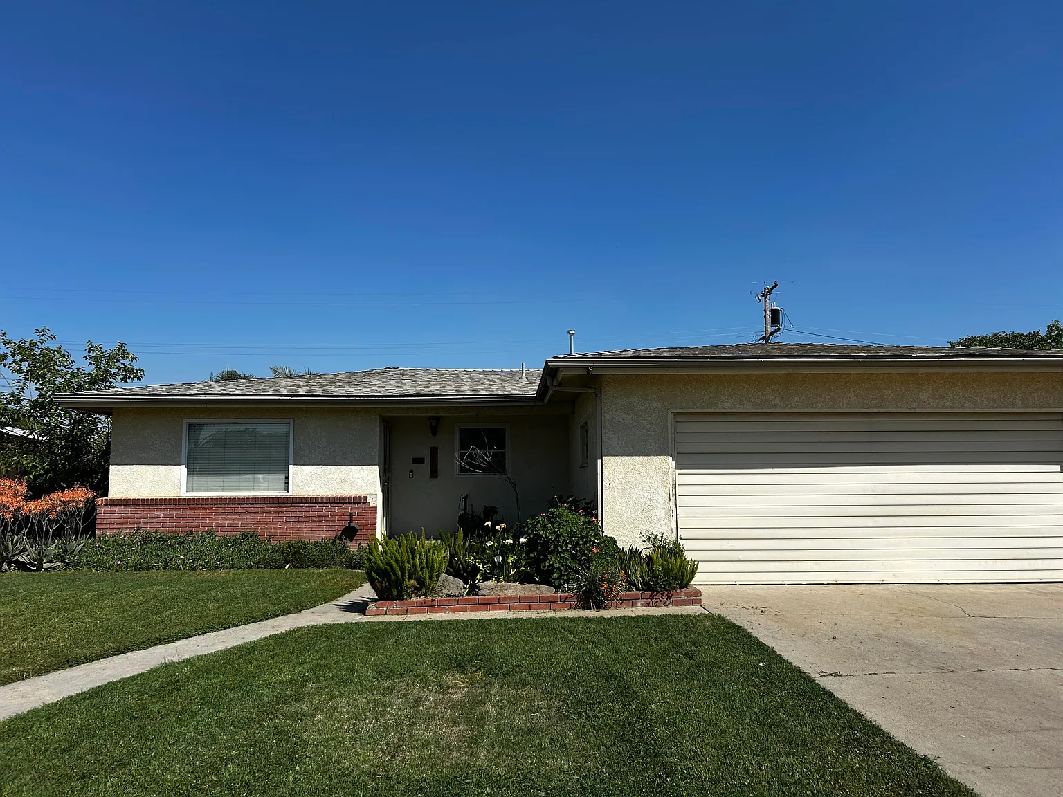 636 N Newton Drive photo 1