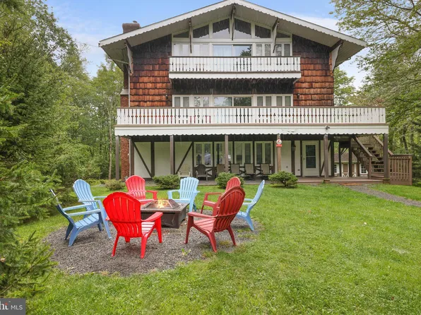 264 Marthas Ln, Pocono Lake, PA 18347