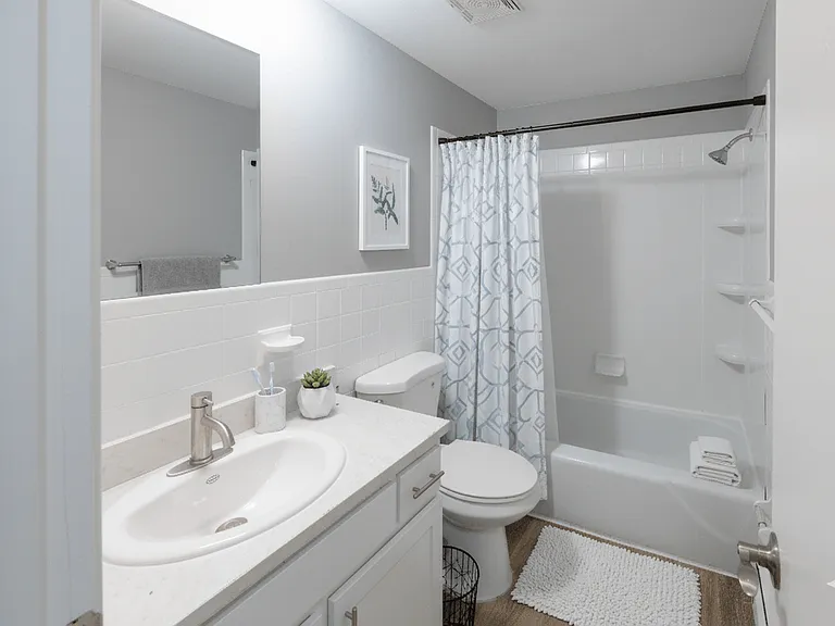 Washington Square Apartments — Photo 12