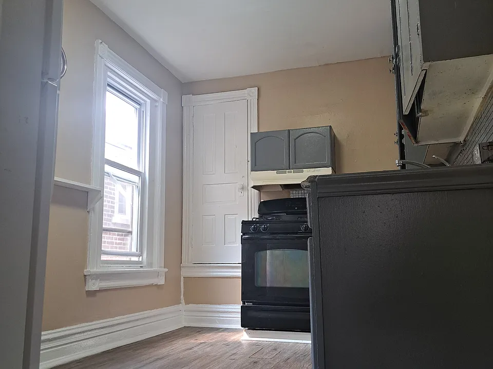 906 1/2 N 7th St #2