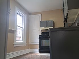 906 1/2 N 7th St, Allentown, PA