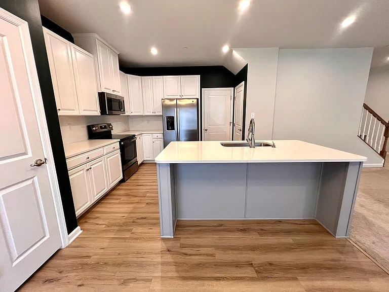 250 Cranesbill Dr — Photo 6