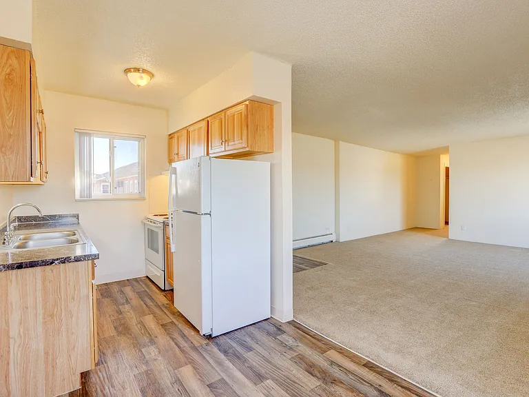 Allison Court Apartments — Photo 40