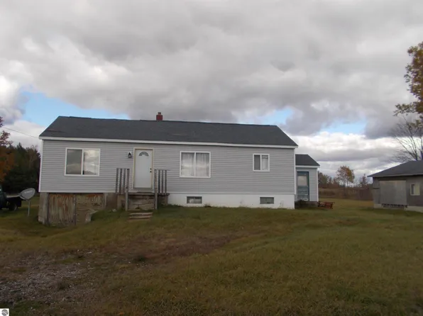 4266 Turtle Rd, Turner, MI 48765