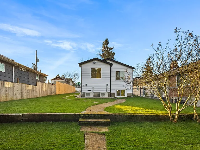 5945 Fauntleroy Way SW #B — Photo 34