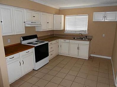 2nd image of 321 E Cober St