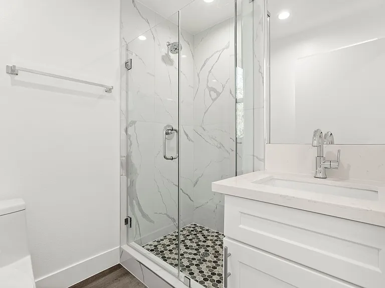 1034 N Oxford Ave — Photo 25