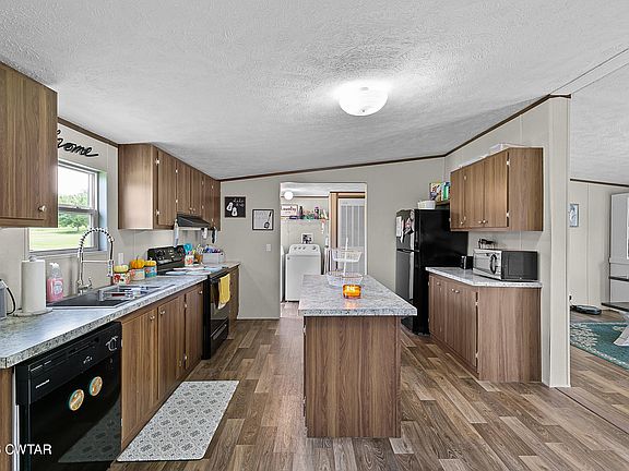 3rd image of 141 Persimmon Grove Rd