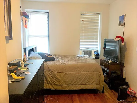 Rented by Dynamik Realty | media 26