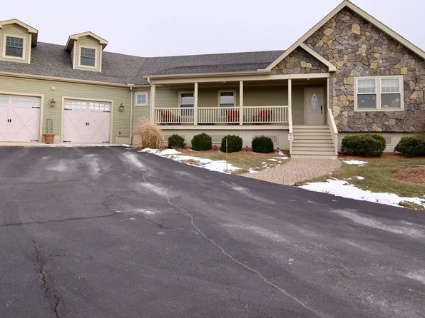 33 Paige Hill Rd, Brimfield, MA 01010