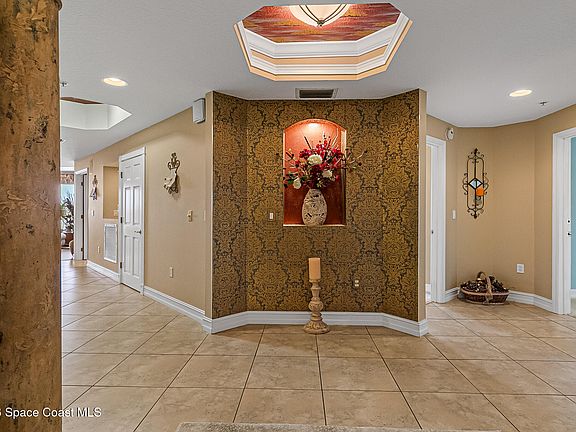 5th image of 93 Delannoy Ave APT 406