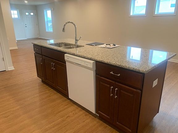 4th image of 100 Caymus Dr