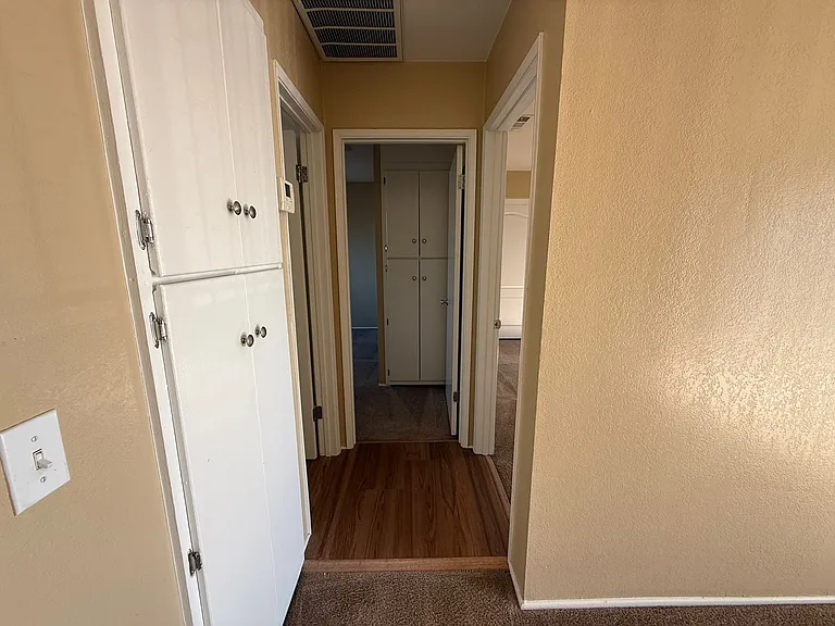 103 E 2nd St #4 — Photo 5