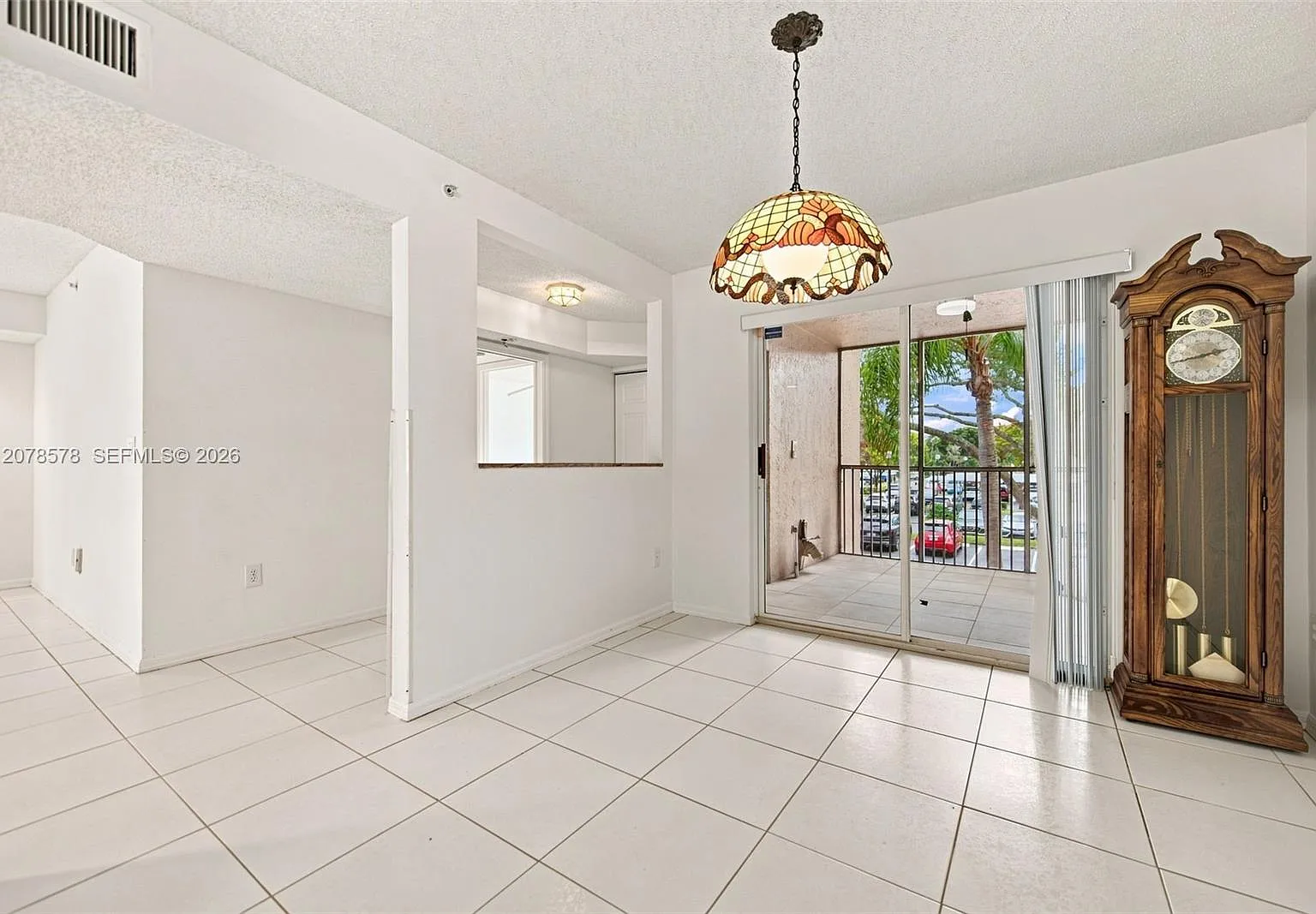 Granville Condominium — Photo 4
