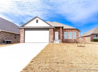 14620 S Lakewood Pl, Bixby, OK 74008