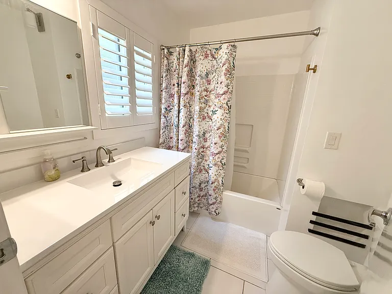 10422 Weddington St — Photo 3