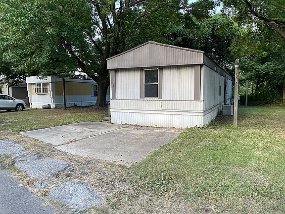 3rd image of 301 N Main St #117