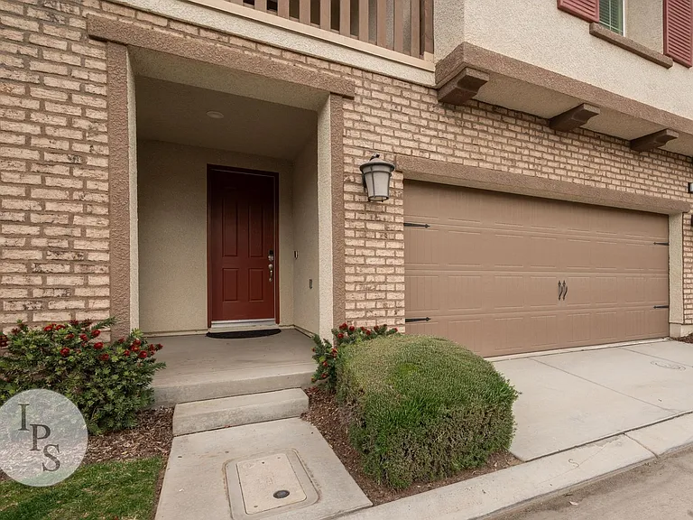 6052 E Bishop Ln — Photo 2