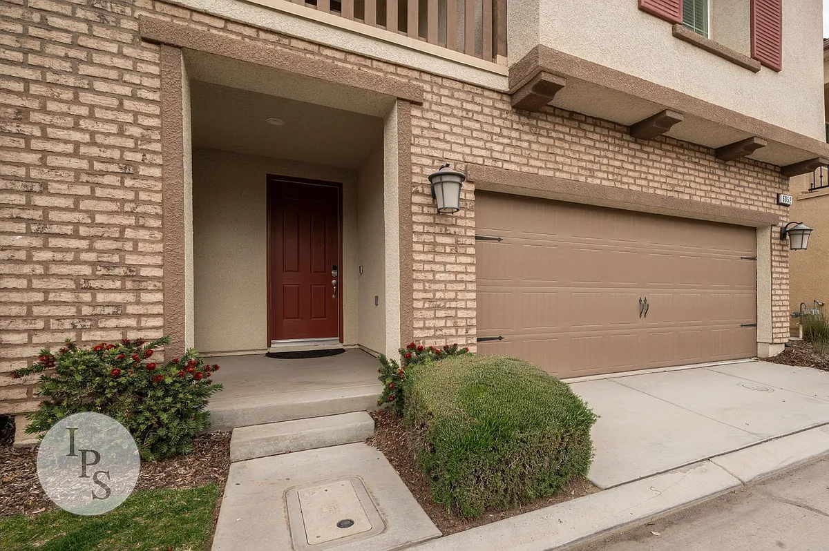 Building Photo - 6052 E Bishop Ln