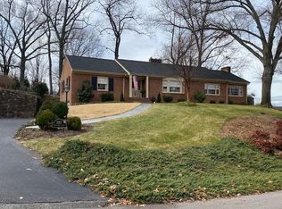 202 Park Crest Rd SW, Roanoke, VA 24014
