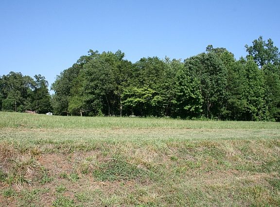 4th image of 305 Fogil Dr