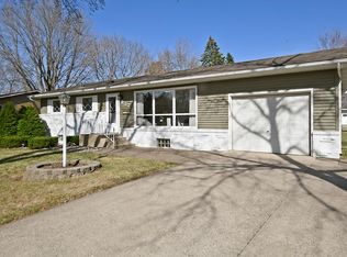 837 Valley View Rd, Faribault, MN 55021