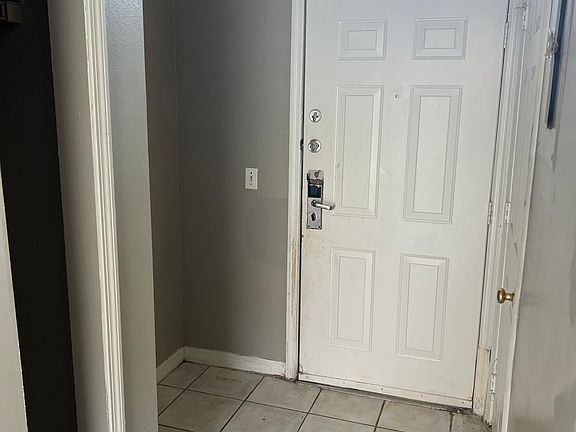 4th image of 4457 Saint Georges Ct #4457B