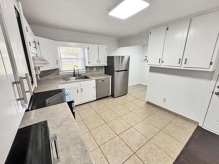 2407 Josh Ct SW — Photo 8