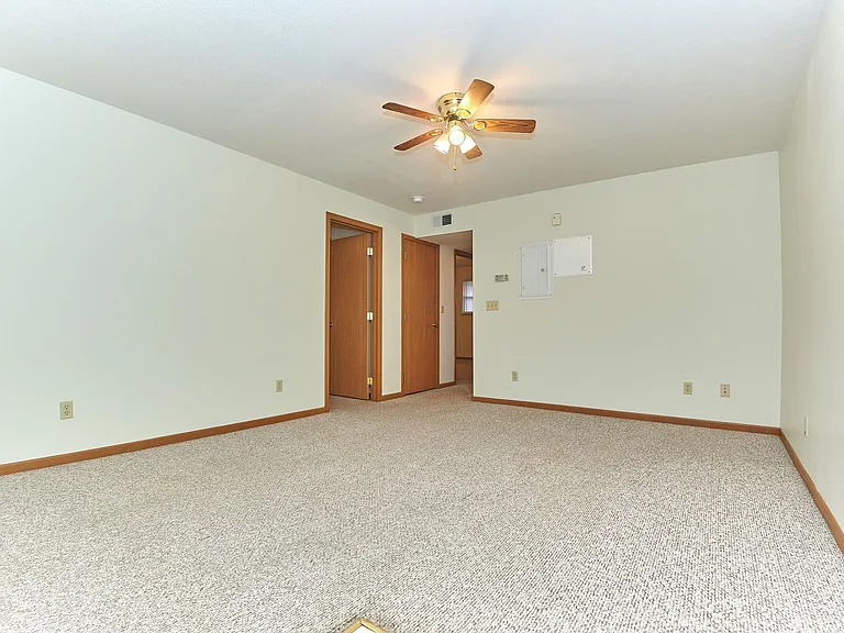 Pineview Apartments — Photo 6