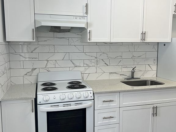 5th image of 630 Cummings Ave #113